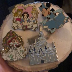 Disney parks pins 4/12